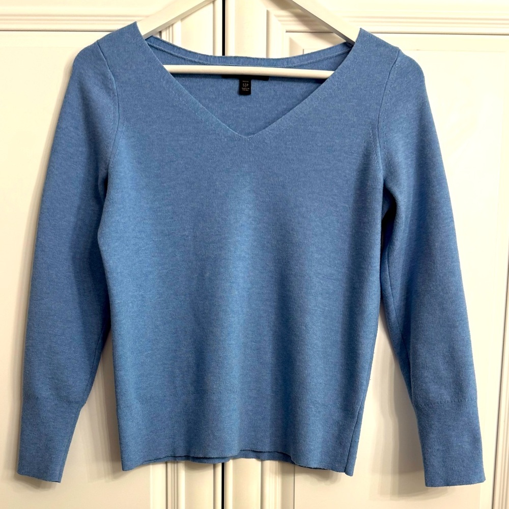Banana Republic Women's Size Petite Small Wide V-Neck Sweater in Heather Blue